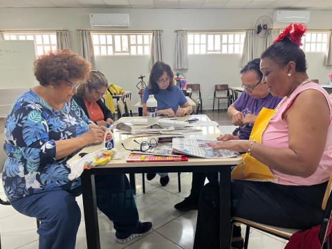 CCI de Itupeva realiza oficina de bonecas africanas com materiais recicláveis