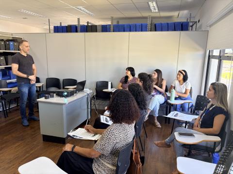 Programa Criança Feliz realiza capacitação sobre primeiros socorros para equipe