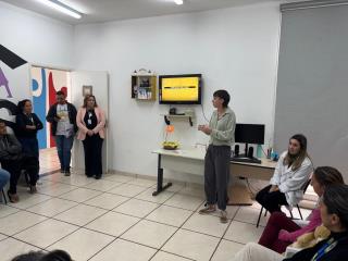 Roda de conversa sobre Setembro Amarelo promove reflexão e valorização da vida no CRAS Hortênsias