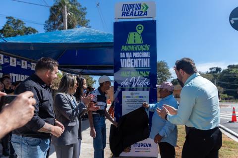 Prefeitura inaugura pavimentação da Via Paschoal Vicentini, no Quilombo