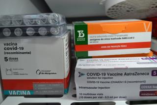 Vacinas Coronavac e Astrazeneca 01