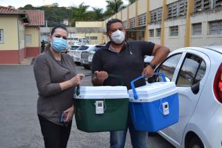 Pedreira inicia vacina de 35 anos de COVID 01