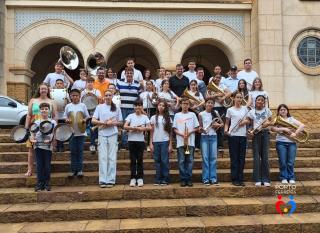 batch_Release 463-2025 - brinca na praça (1)