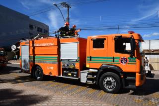 Investimento em segurança: Prefeitura de Itabirito entrega novo caminhão de combate a incêndios à Brigada Municipal