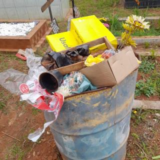 operação de limpeza no Cemitério Municipal.